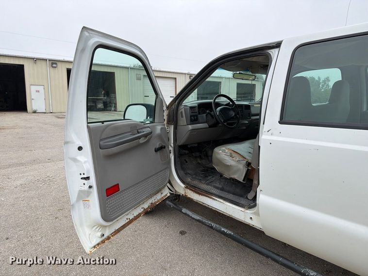 image for item DZ4882 1999 Ford F350 Super Duty Crew Cab pickup truck