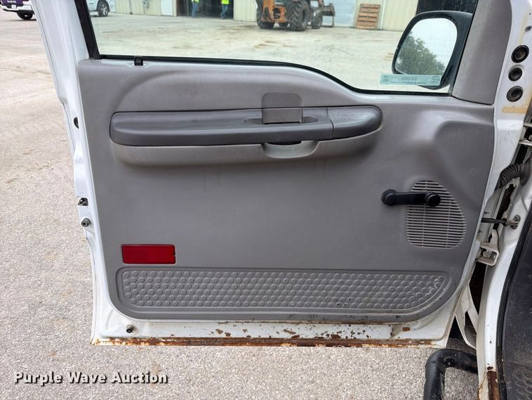 image for item DZ4882 1999 Ford F350 Super Duty Crew Cab pickup truck