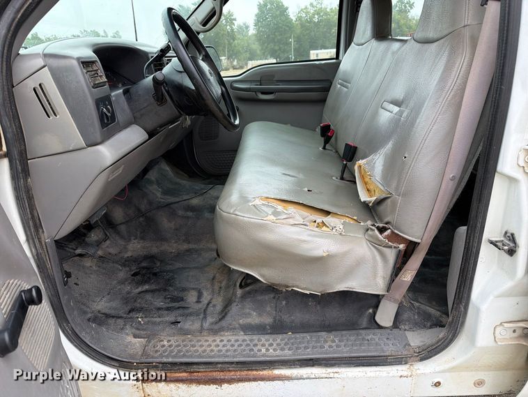 image for item DZ4882 1999 Ford F350 Super Duty Crew Cab pickup truck