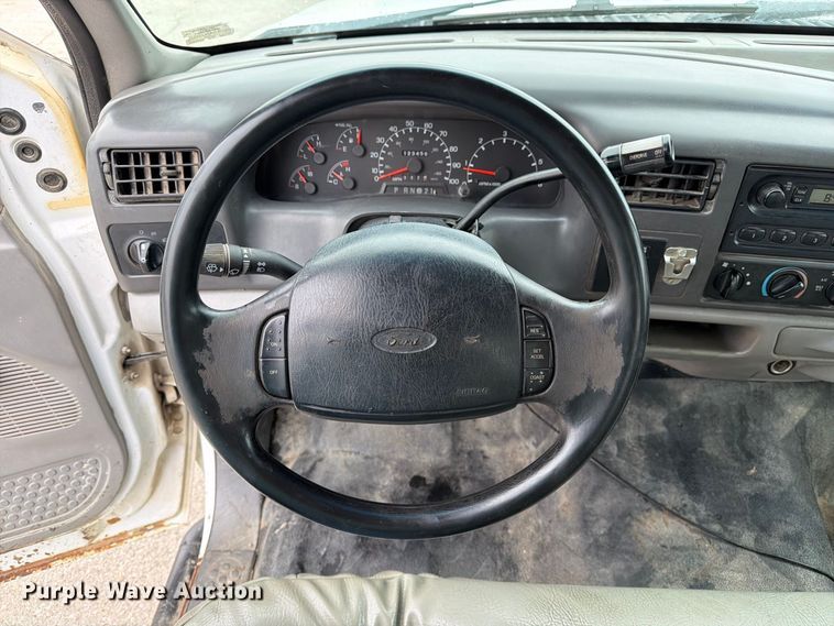 image for item DZ4882 1999 Ford F350 Super Duty Crew Cab pickup truck