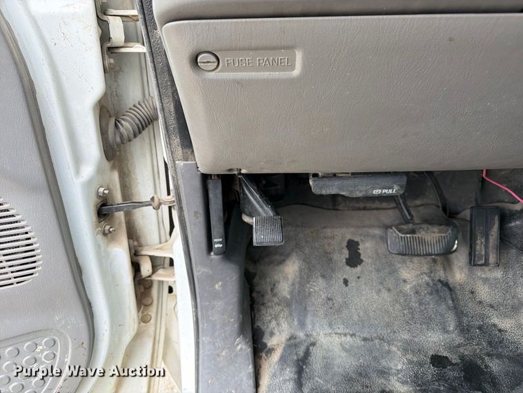 image for item DZ4882 1999 Ford F350 Super Duty Crew Cab pickup truck