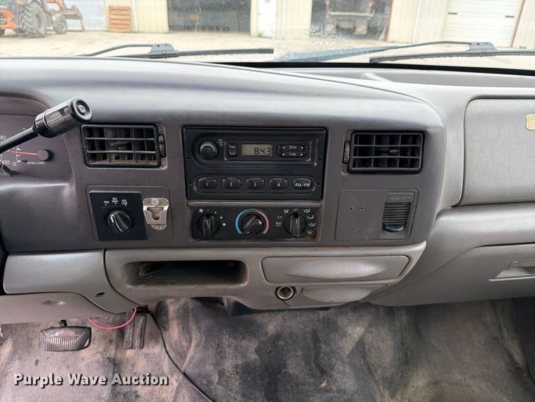 image for item DZ4882 1999 Ford F350 Super Duty Crew Cab pickup truck