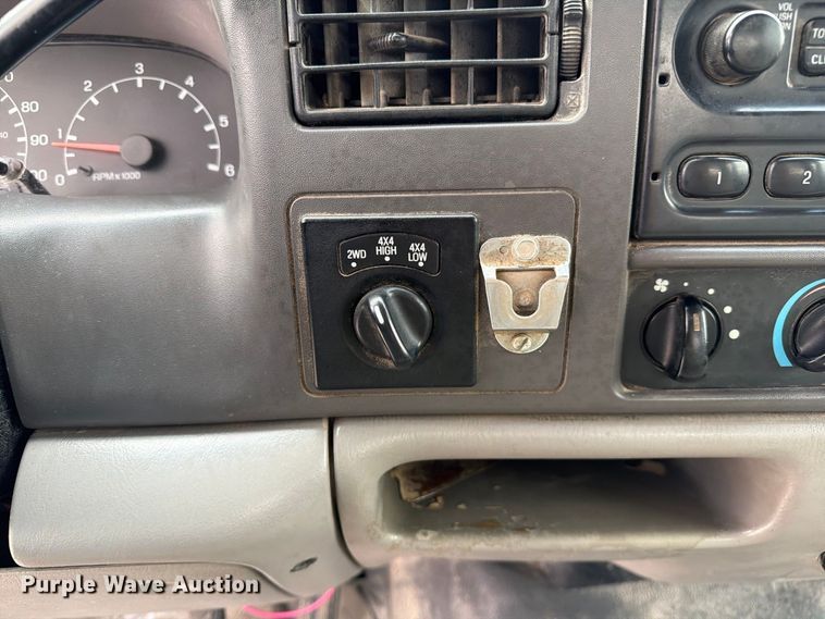 image for item DZ4882 1999 Ford F350 Super Duty Crew Cab pickup truck