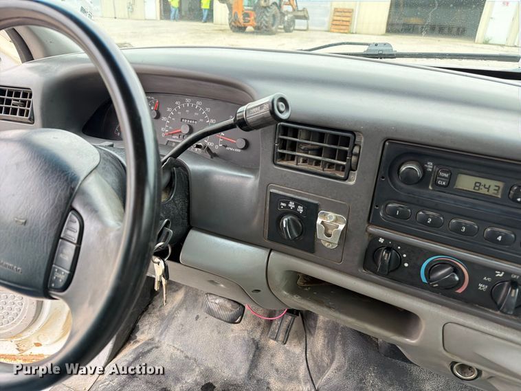 image for item DZ4882 1999 Ford F350 Super Duty Crew Cab pickup truck
