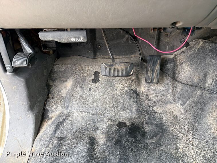 image for item DZ4882 1999 Ford F350 Super Duty Crew Cab pickup truck