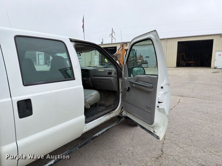 image for item DZ4882 1999 Ford F350 Super Duty Crew Cab pickup truck