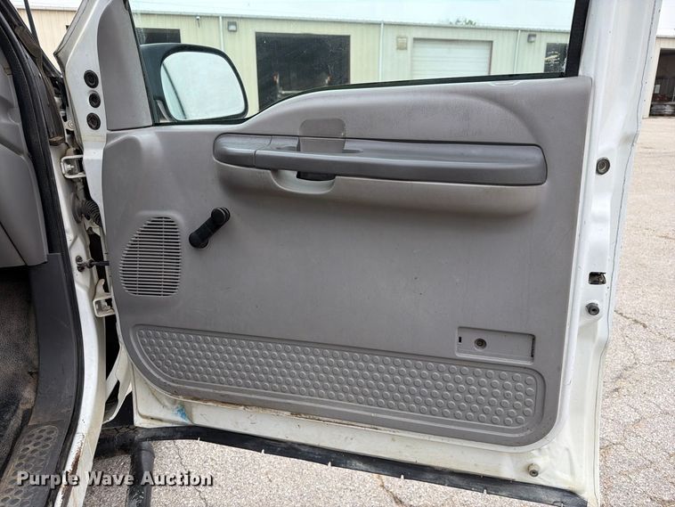 image for item DZ4882 1999 Ford F350 Super Duty Crew Cab pickup truck