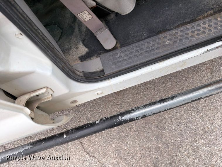 image for item DZ4882 1999 Ford F350 Super Duty Crew Cab pickup truck