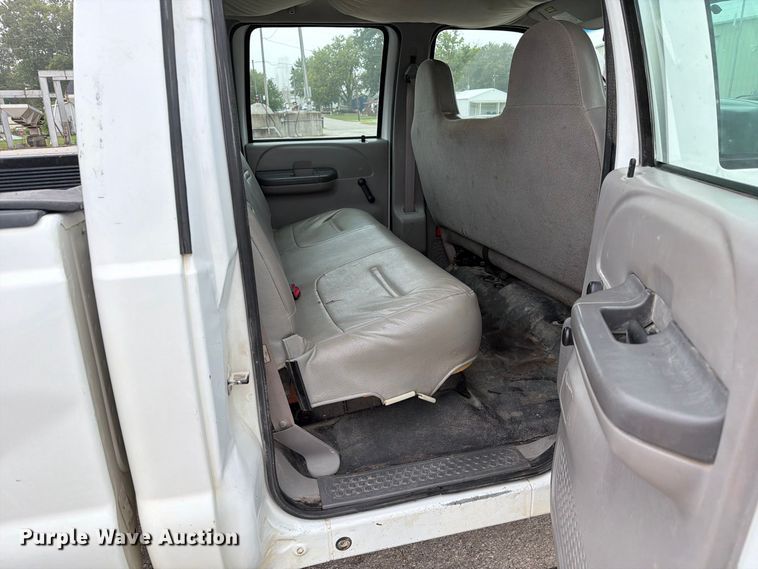 image for item DZ4882 1999 Ford F350 Super Duty Crew Cab pickup truck