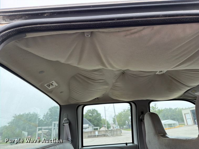 image for item DZ4882 1999 Ford F350 Super Duty Crew Cab pickup truck