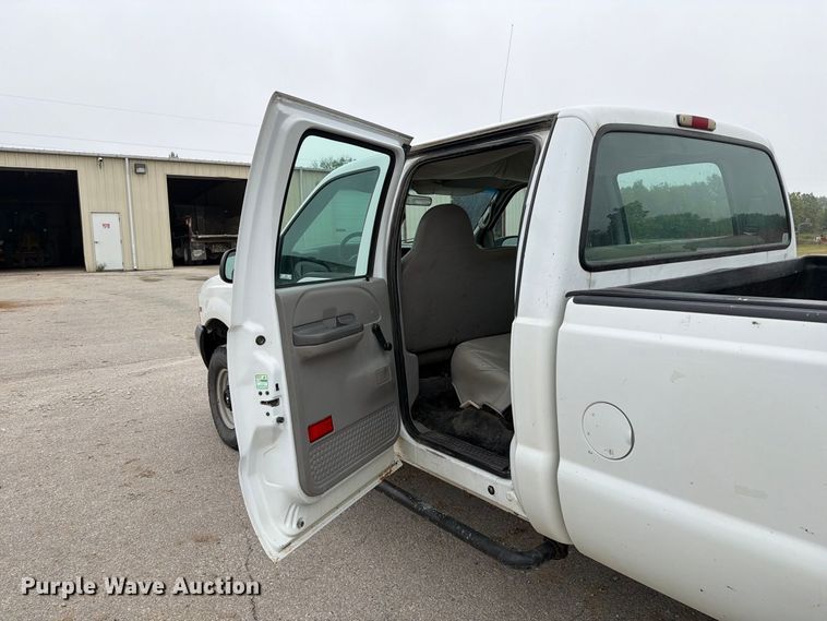 image for item DZ4882 1999 Ford F350 Super Duty Crew Cab pickup truck
