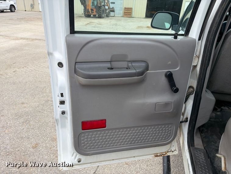 image for item DZ4882 1999 Ford F350 Super Duty Crew Cab pickup truck
