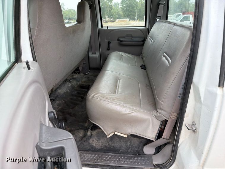 image for item DZ4882 1999 Ford F350 Super Duty Crew Cab pickup truck