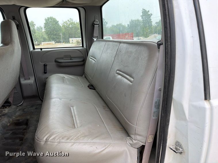 image for item DZ4882 1999 Ford F350 Super Duty Crew Cab pickup truck