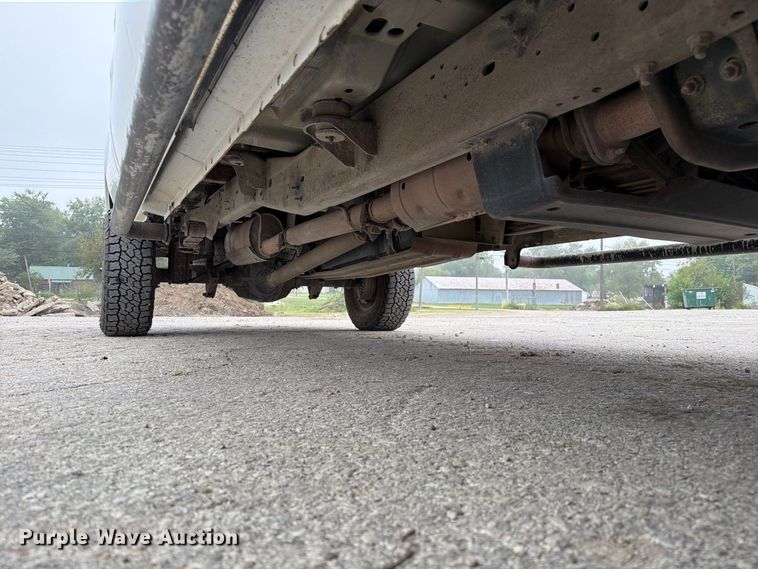 image for item DZ4882 1999 Ford F350 Super Duty Crew Cab pickup truck