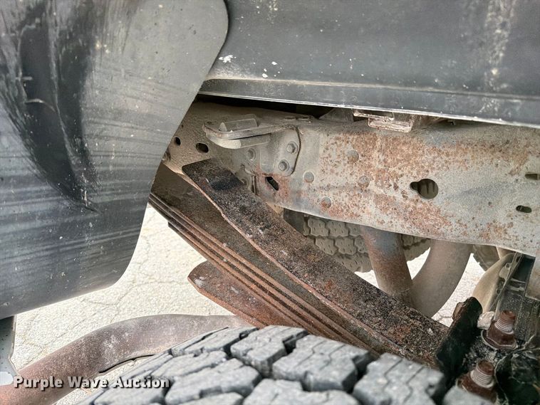 image for item DZ4882 1999 Ford F350 Super Duty Crew Cab pickup truck