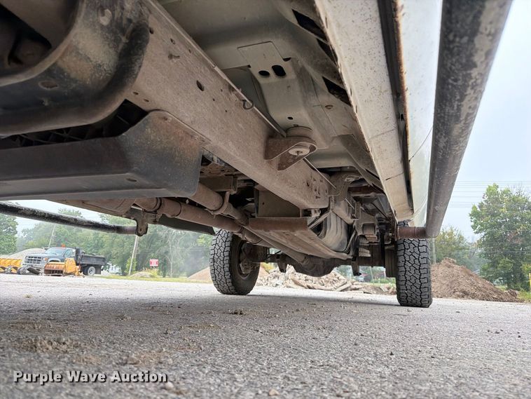 image for item DZ4882 1999 Ford F350 Super Duty Crew Cab pickup truck