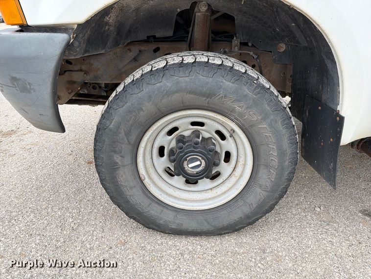 image for item DZ4882 1999 Ford F350 Super Duty Crew Cab pickup truck