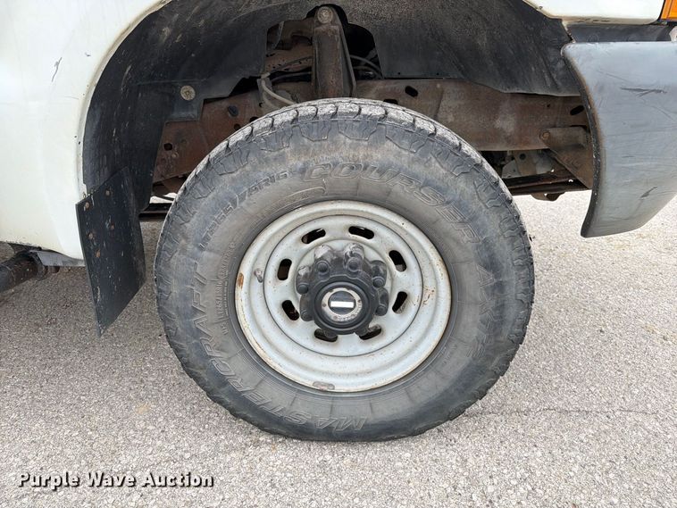 image for item DZ4882 1999 Ford F350 Super Duty Crew Cab pickup truck