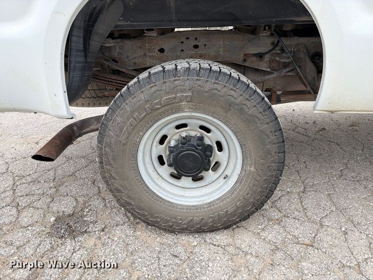 image for item DZ4882 1999 Ford F350 Super Duty Crew Cab pickup truck