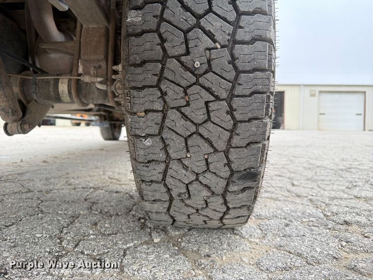 image for item DZ4882 1999 Ford F350 Super Duty Crew Cab pickup truck
