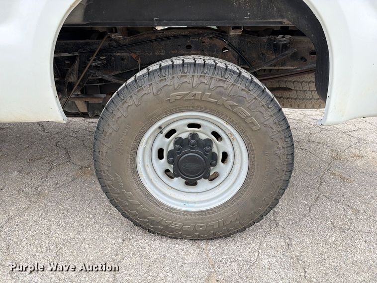 image for item DZ4882 1999 Ford F350 Super Duty Crew Cab pickup truck