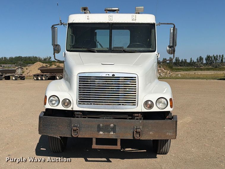 image for item EA0509 2000 Freightliner Conventional semi truck
