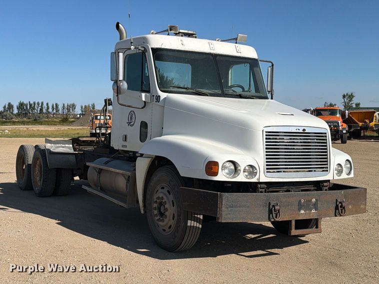image for item EA0509 2000 Freightliner Conventional semi truck