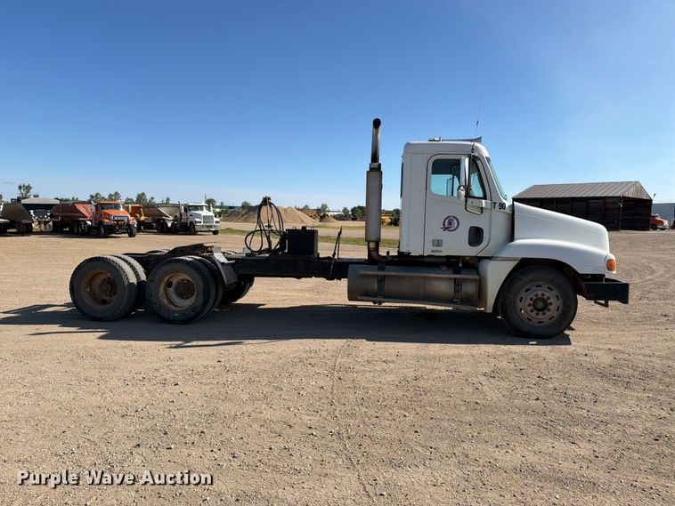 image for item EA0509 2000 Freightliner Conventional semi truck