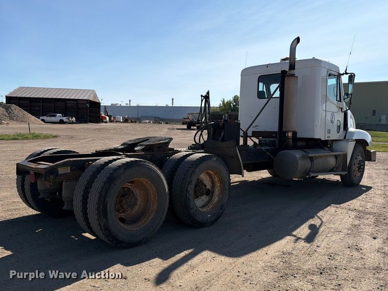 image for item EA0509 2000 Freightliner Conventional semi truck