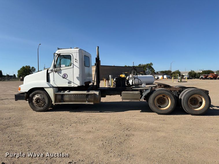 image for item EA0509 2000 Freightliner Conventional semi truck