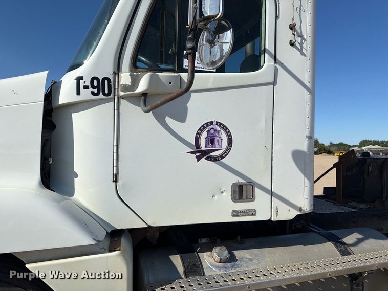 image for item EA0509 2000 Freightliner Conventional semi truck