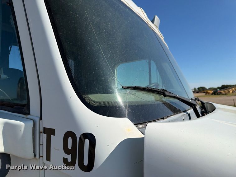 image for item EA0509 2000 Freightliner Conventional semi truck