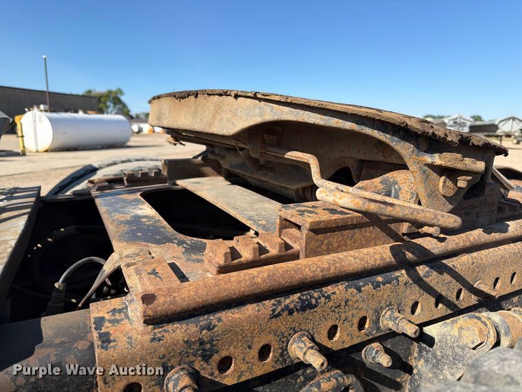 image for item EA0509 2000 Freightliner Conventional semi truck