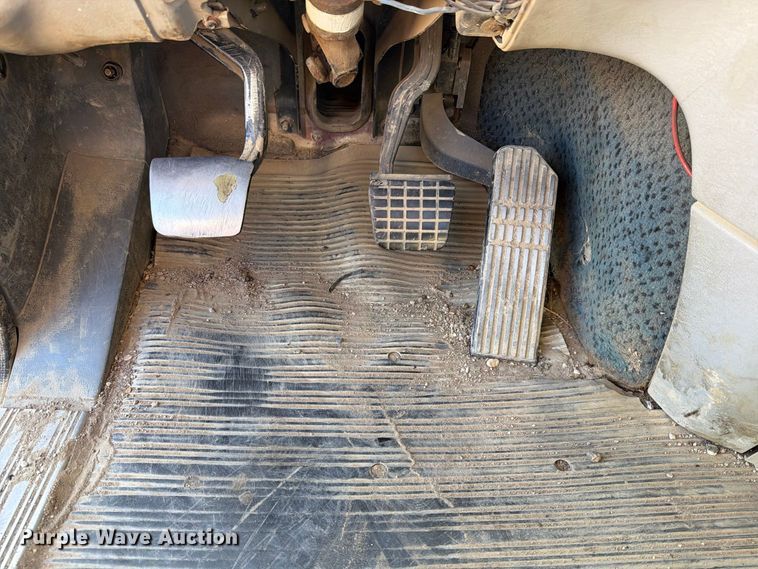 image for item EA0509 2000 Freightliner Conventional semi truck