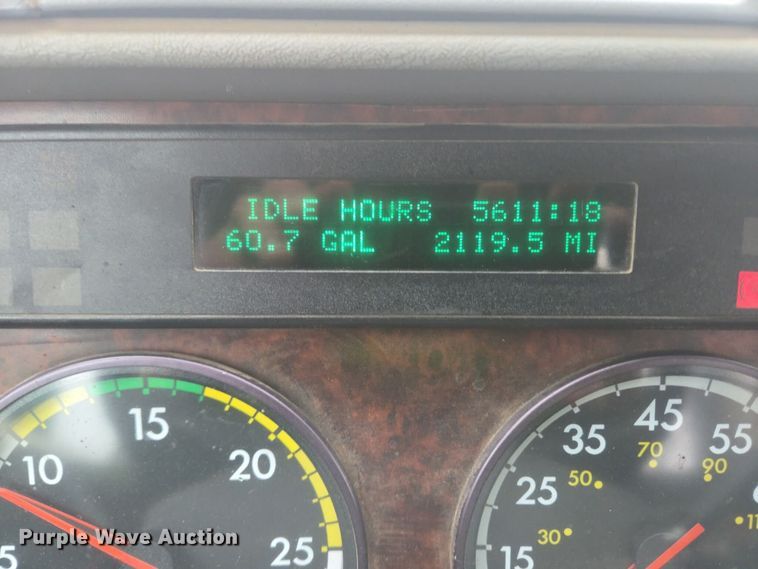 image for item EA0509 2000 Freightliner Conventional semi truck