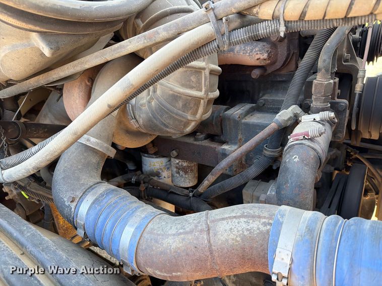 image for item EA0509 2000 Freightliner Conventional semi truck