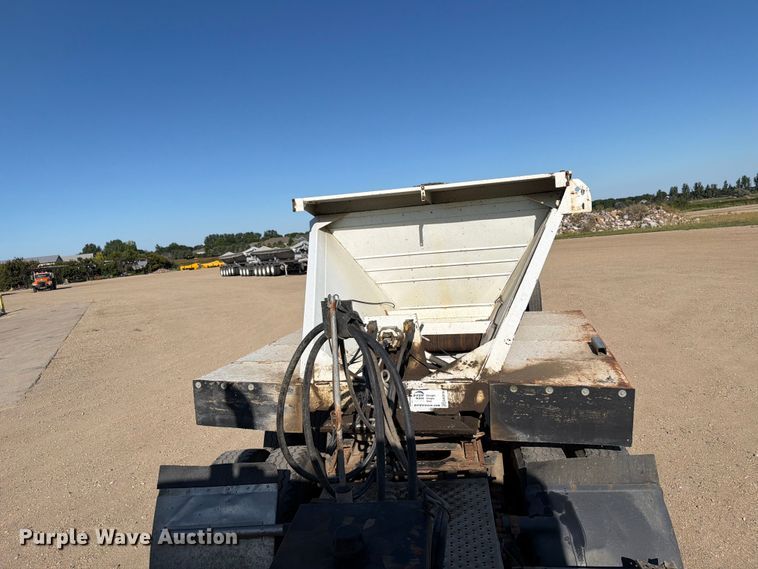 image for item EA0510 1994 Red River live bottom trailer