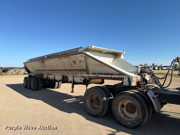 image for item EA0510 1994 Red River live bottom trailer