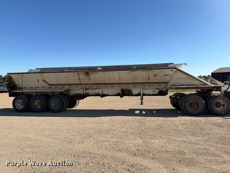 image for item EA0510 1994 Red River live bottom trailer