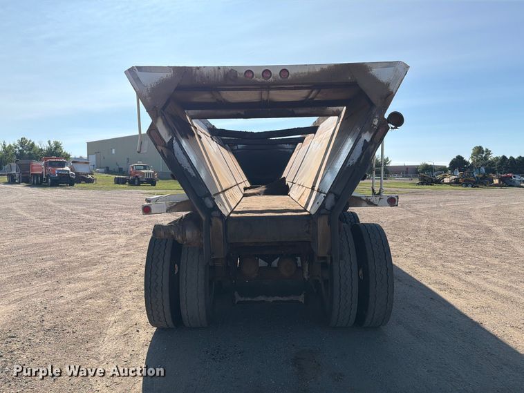 image for item EA0510 1994 Red River live bottom trailer