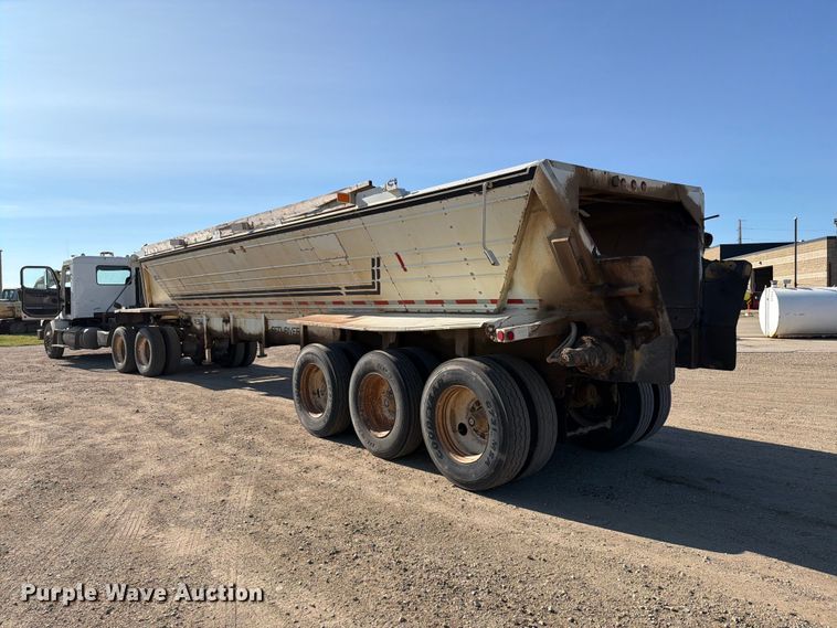 image for item EA0510 1994 Red River live bottom trailer