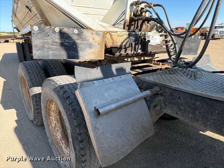 image for item EA0510 1994 Red River live bottom trailer
