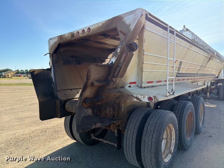 image for item EA0510 1994 Red River live bottom trailer