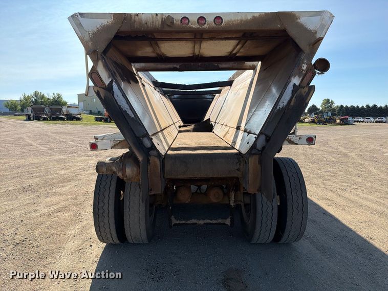 image for item EA0510 1994 Red River live bottom trailer