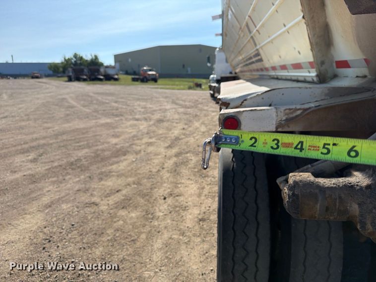 image for item EA0510 1994 Red River live bottom trailer