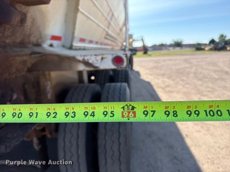 image for item EA0510 1994 Red River live bottom trailer