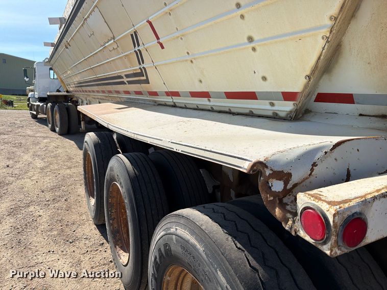 image for item EA0510 1994 Red River live bottom trailer