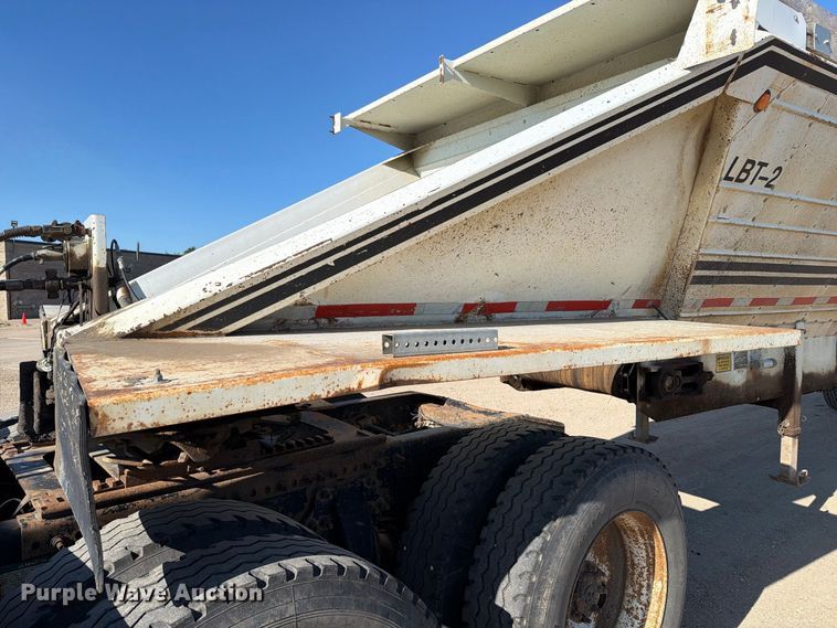 image for item EA0510 1994 Red River live bottom trailer