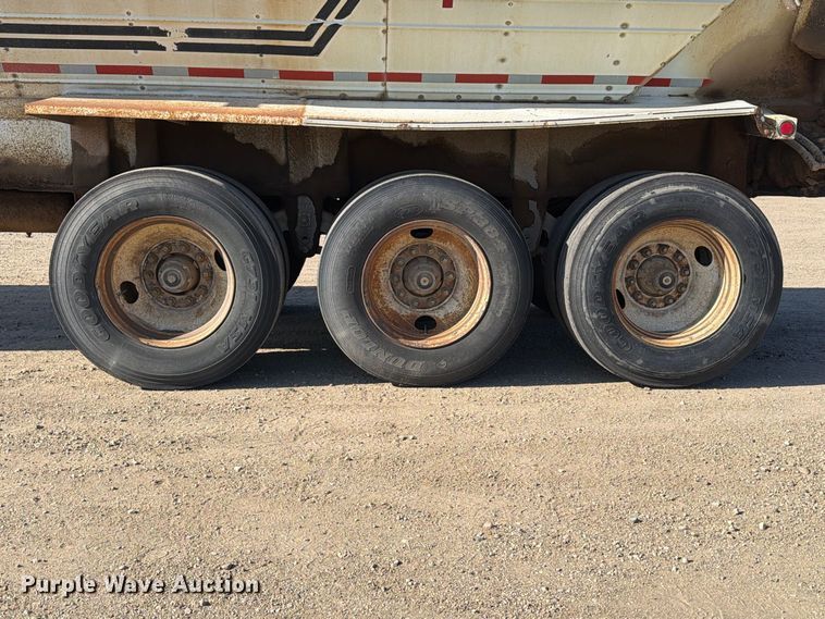 image for item EA0510 1994 Red River live bottom trailer